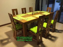 Meja Makan Minimalis Kayu Jati Solid