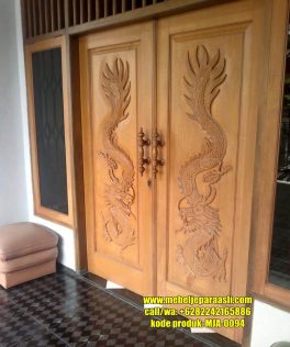 pintu ukiran naga