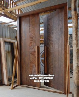 pintu utama kayu jati